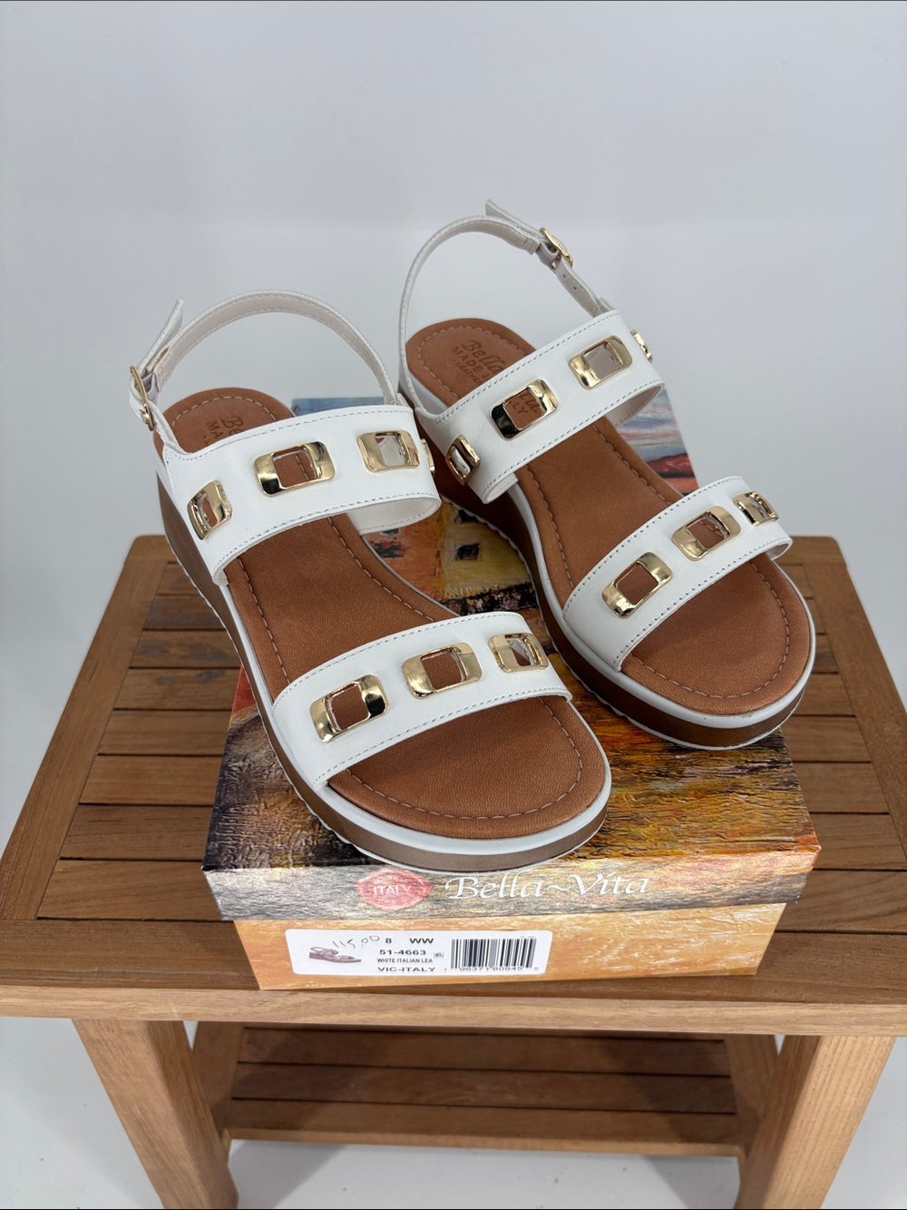 New Women’s VIC-ITALY Bella Vita White Sandal with Gold RETAIL $115 size 8WW